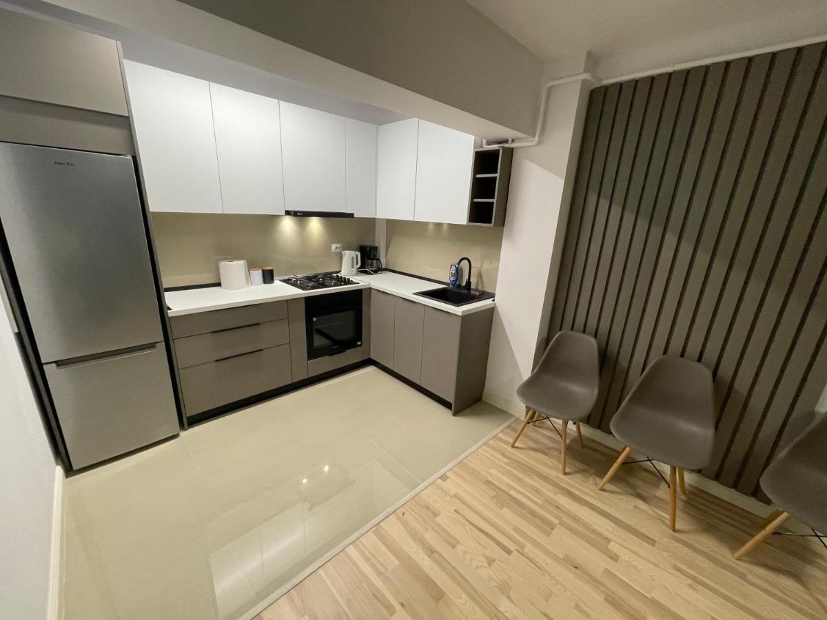 Modern Gray / Designed Apartment Iasi Bagian luar foto