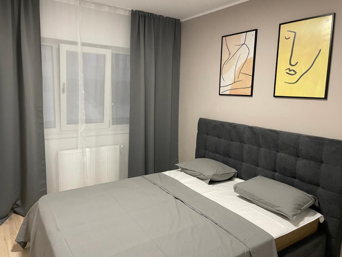 Modern Gray / Designed Apartment Iasi Bagian luar foto